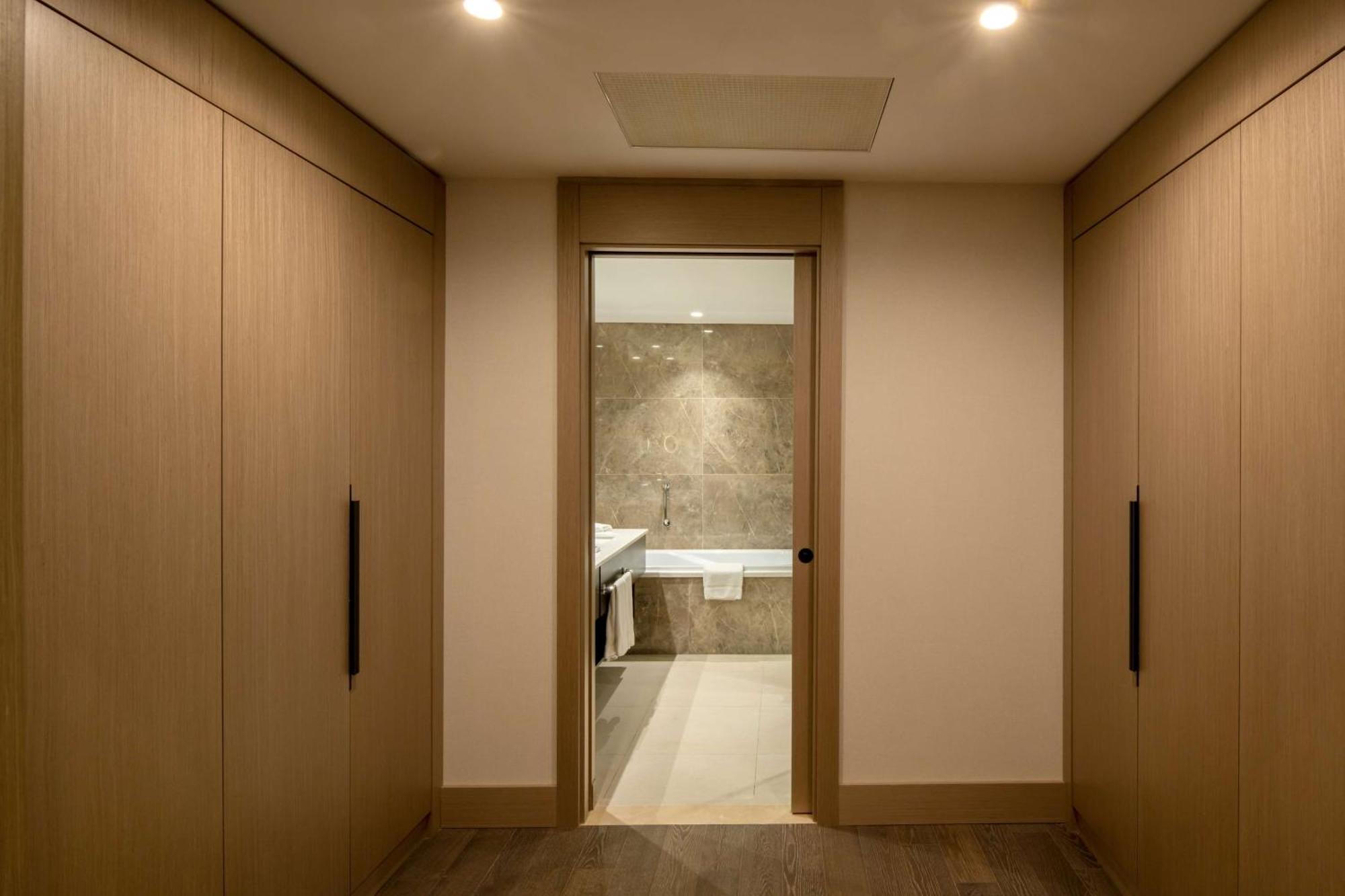 Hilton Mall Of Estambul Exterior foto A walk-in closet