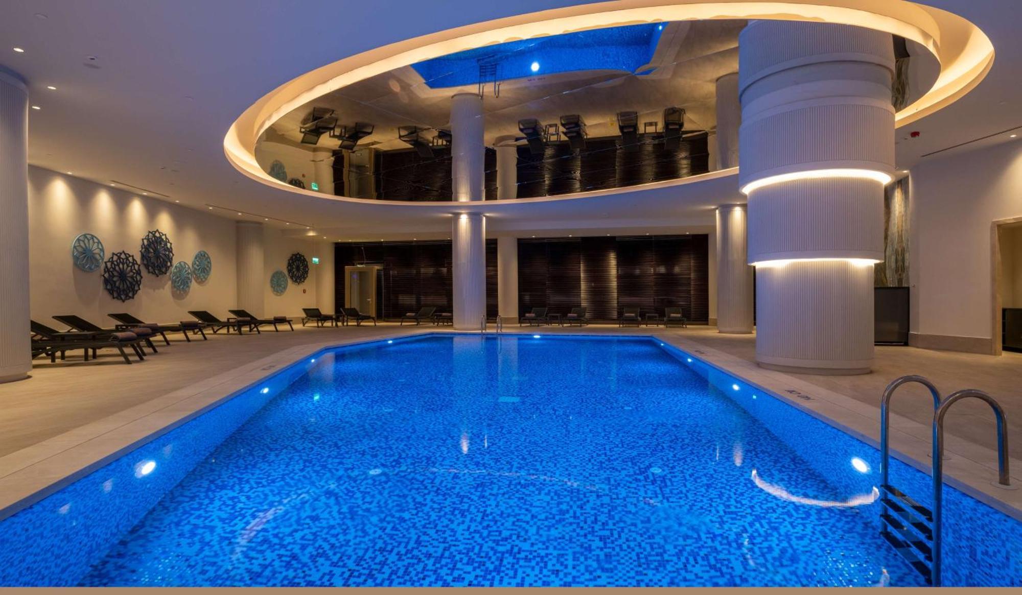 Hilton Mall Of Estambul Exterior foto The swimming pool at the hotel
